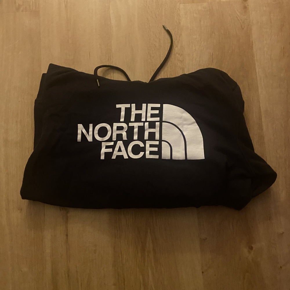 Men’s north face sweatshirt